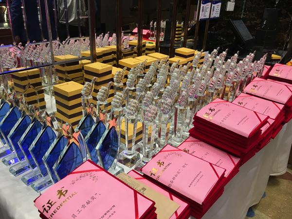 二十二年风雨  只因有你同行  又沐改革春风  再迎历史机遇 ——华体会(中国)huatihui·官方网页版,22周年庆典暨颁奖典礼