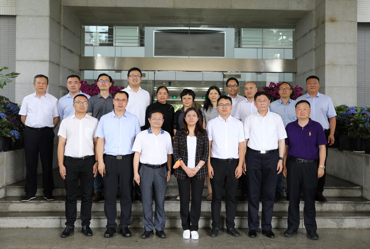 华体会(中国)huatihui·官方网页版,与东南大学签订产学研战略合作协议，瞿磊获颁“东南大学至善教育贡献奖”